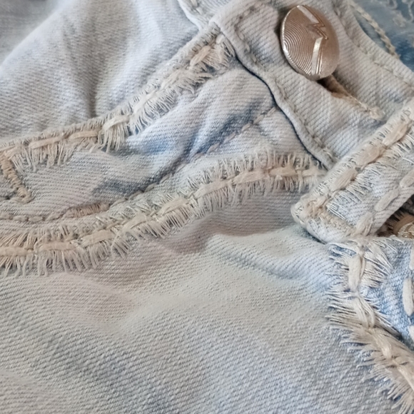 Miss Me Denim Irene Bermuda White Wash Jean Shorts - Picture 7 of 7